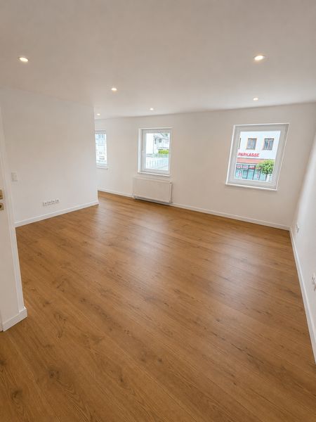 Wohnen mit Charakter: Großzügige Wohnung mit 6 Zimmern